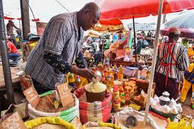 faire ses courses à Yaoundé . Image d'un marché de la ville